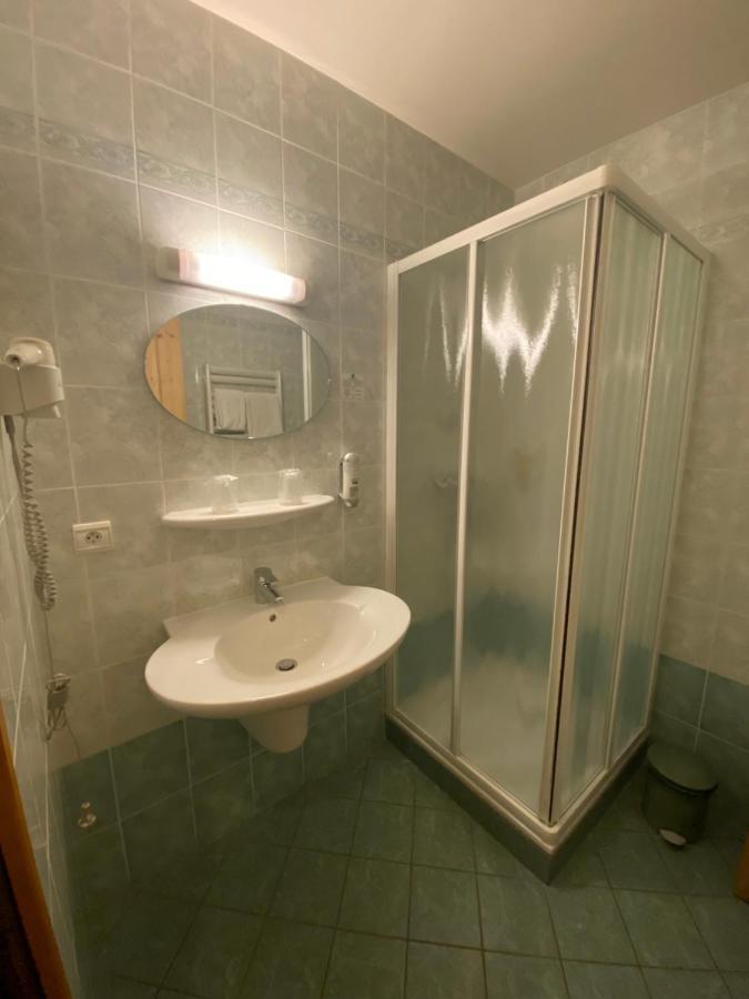 Le Schuss Hotell Châtel Exteriör bild