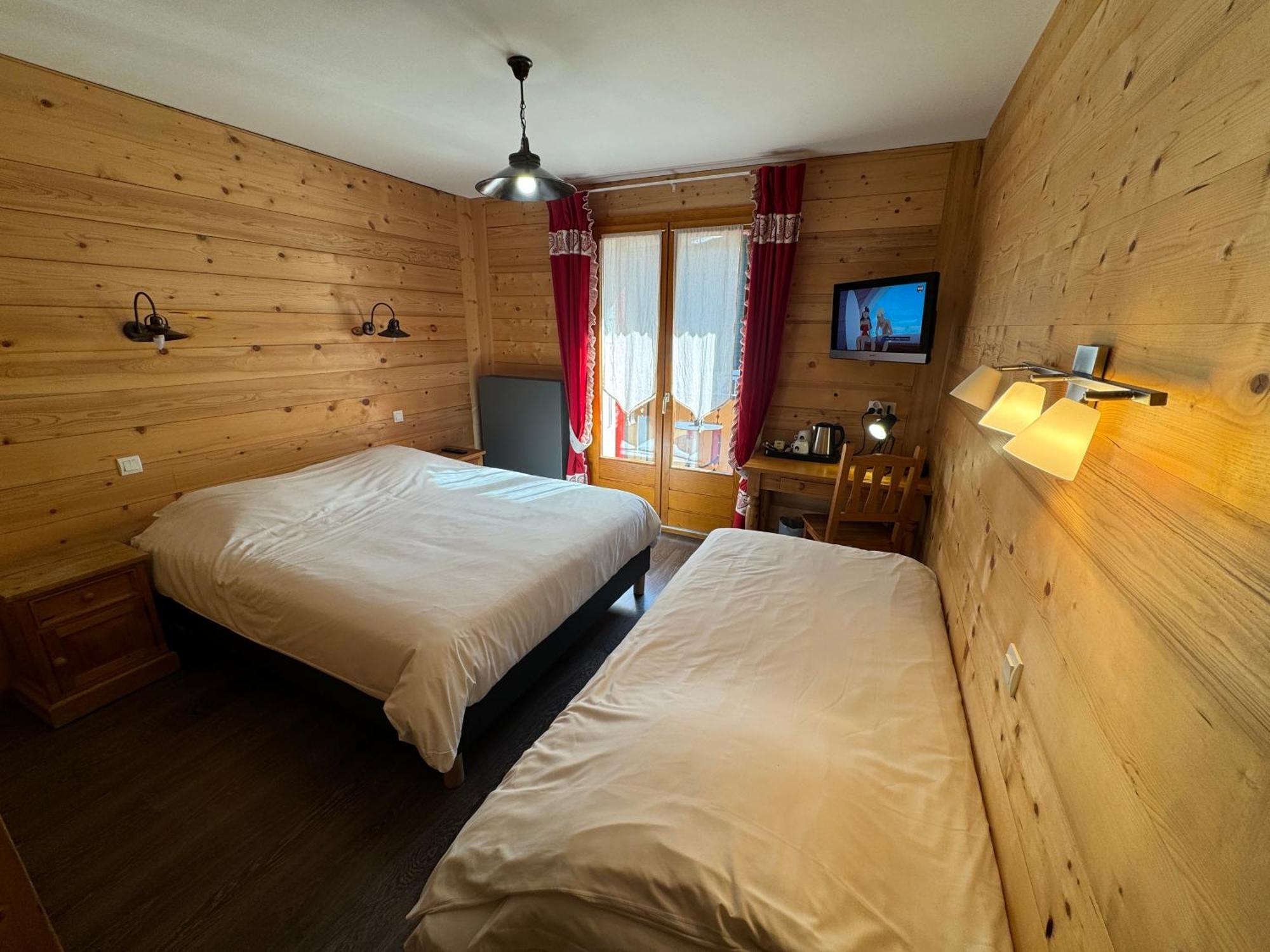 Le Schuss Hotell Châtel Exteriör bild