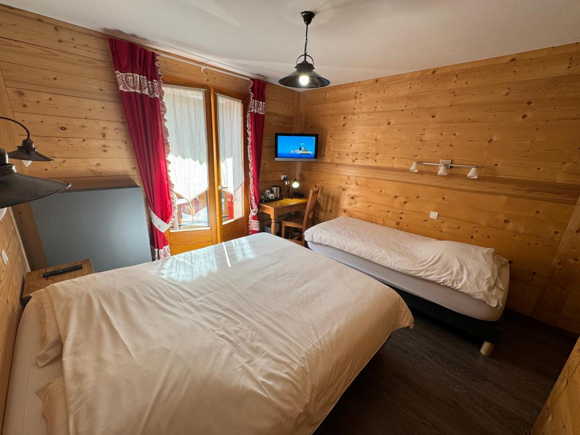 Le Schuss Hotell Châtel Exteriör bild