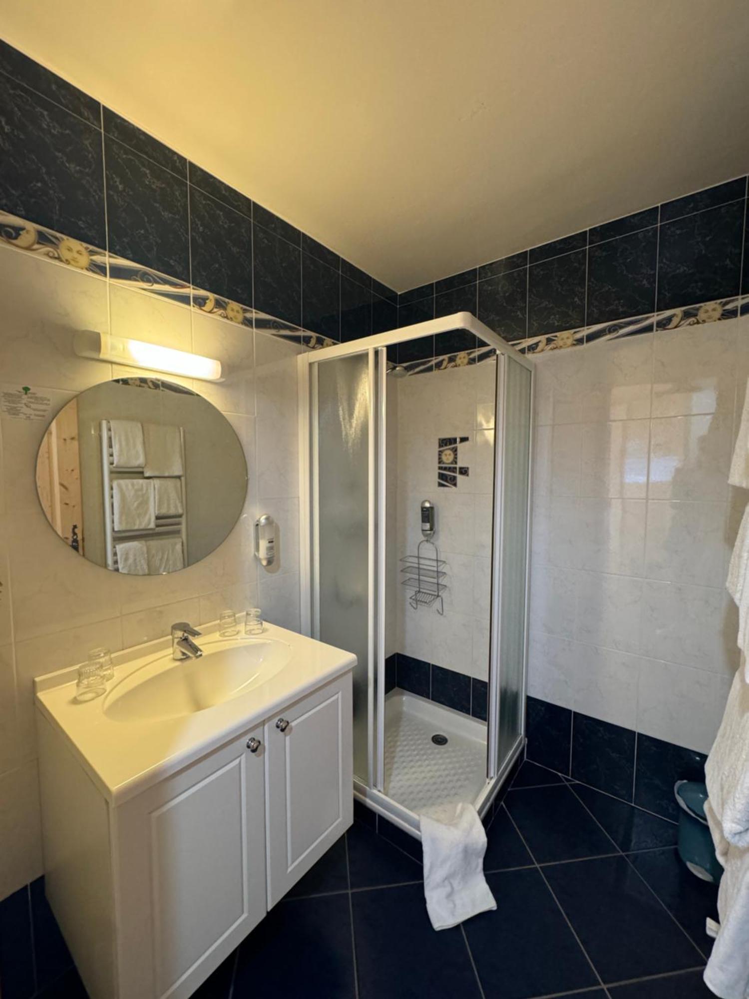 Le Schuss Hotell Châtel Exteriör bild