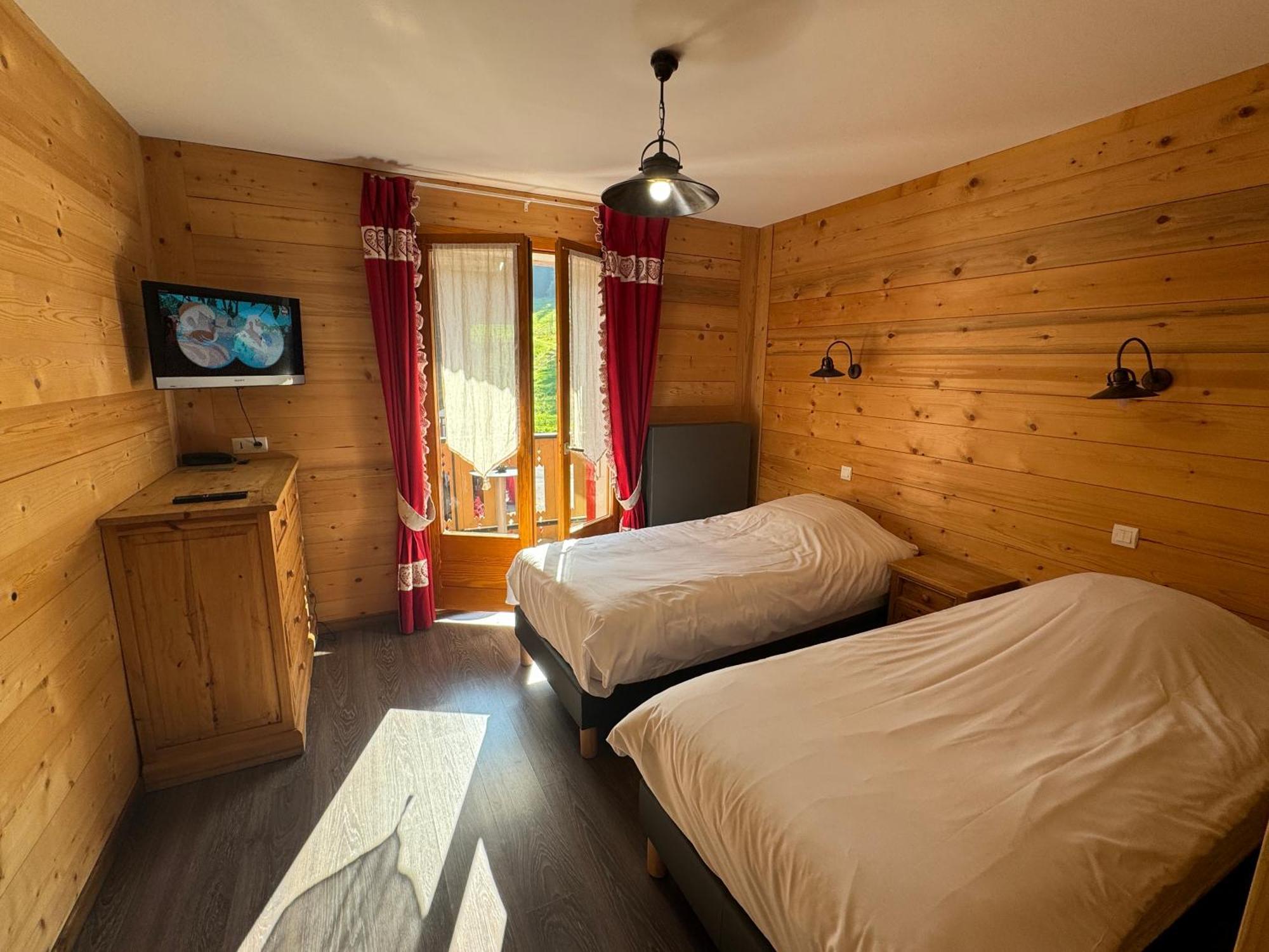 Le Schuss Hotell Châtel Exteriör bild
