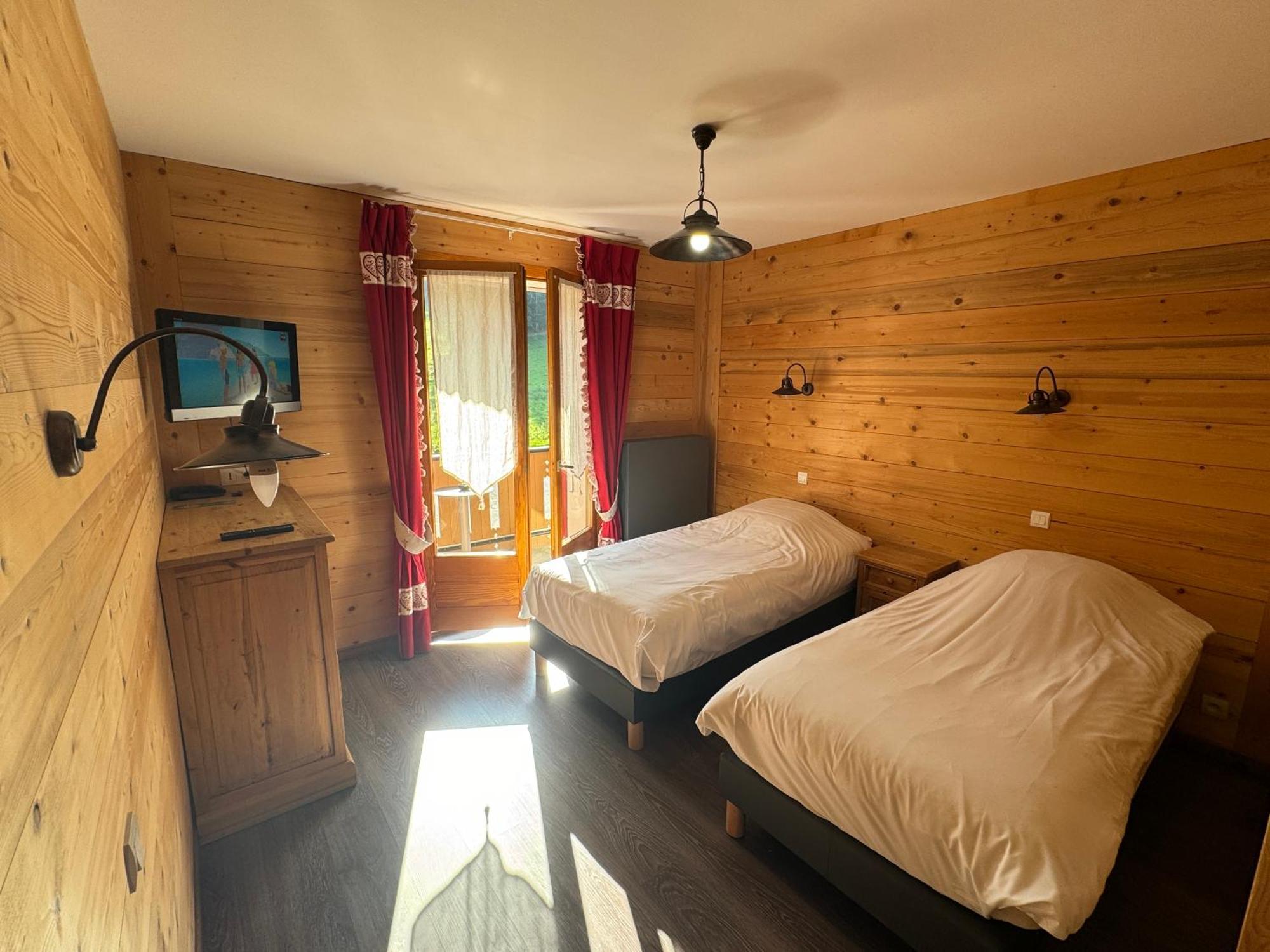 Le Schuss Hotell Châtel Exteriör bild